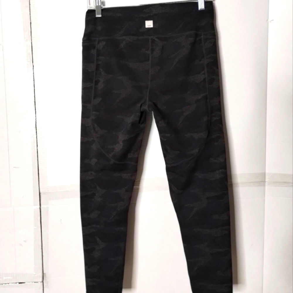 Vuori Black Camo Leggings SZ Small No Size Tag Yoga Gym Workout Athleisure Chic